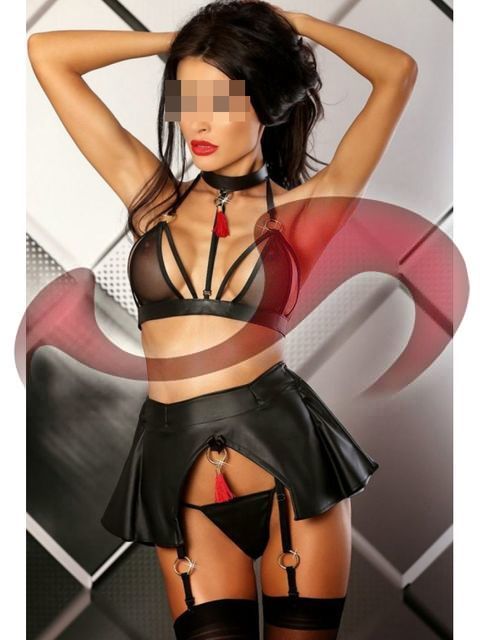 - Domina | BDSM:   Elif Azra  in Salzburg  / Wals/Salzburg , Grenzwaldweg 6