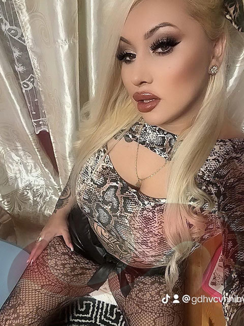 - Big Boobs | geile Titten:  Melanie - NEU IM HAUS!  in Oberösterreich  / Linz , Bäckermühlweg / TOREINFAHRT ZU RUBENSSTRASSE 45 A /